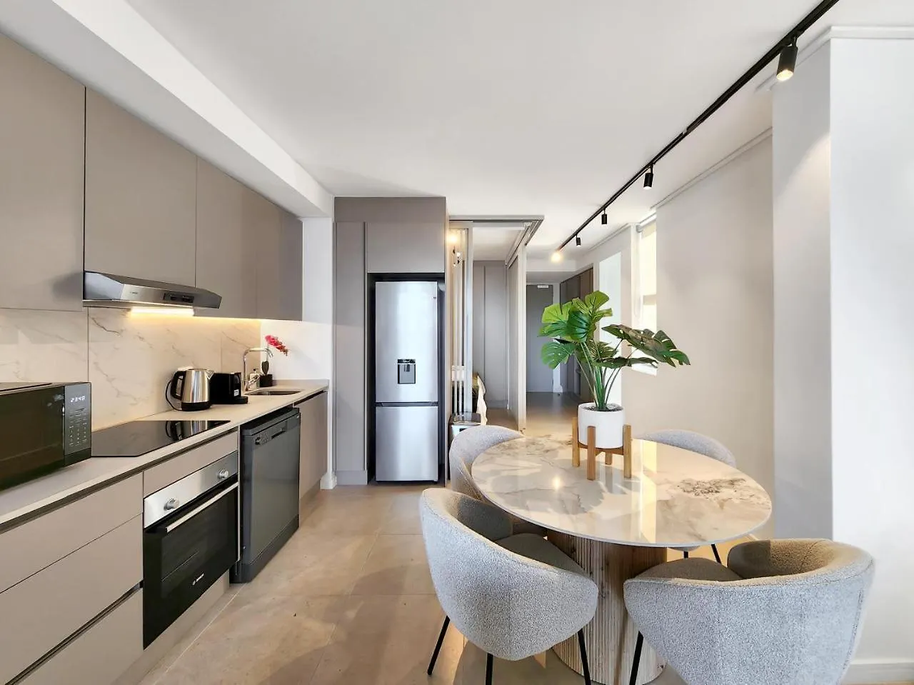 The Braemar Green Point Two Bed, Two Bath, Parking Cape Town 0*,